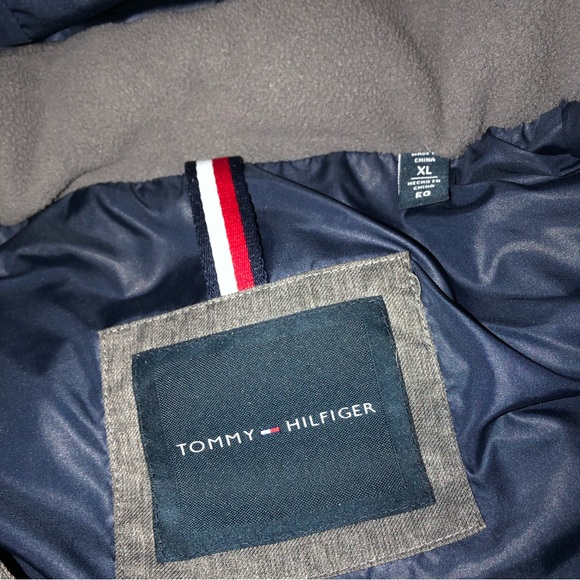 Tommy Hilfiger grey puffer coat XL - Picture 5 of 10